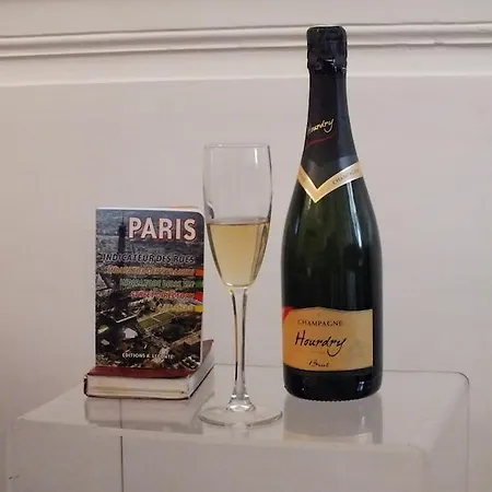 Marais-saintonge شقة باريس